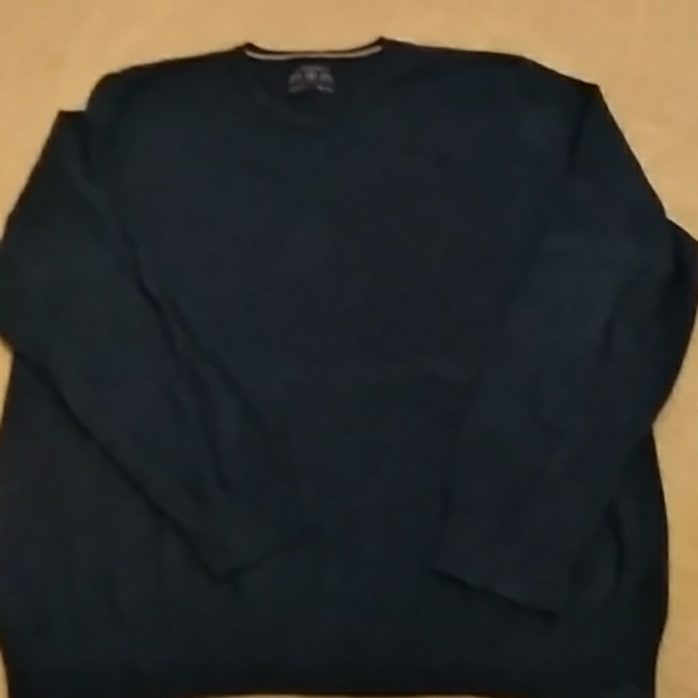 American Eagle navy blue sweater